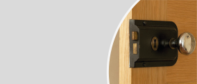 Mortice lock and handle on a wooden door